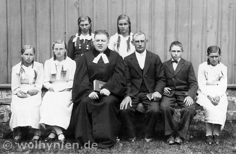 Datei:Konfirmation Kostopol 1938.jpg